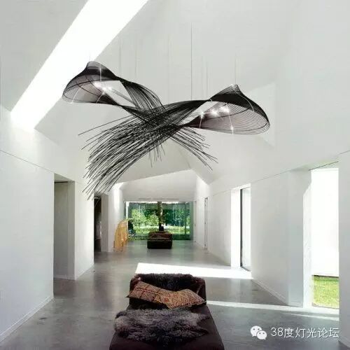 如诗一般存在，这些挑高空间的灯具别错过