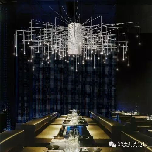 如诗一般存在，这些挑高空间的灯具别错过