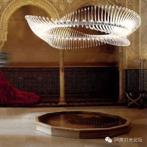 如诗一般存在，这些挑高空间的灯具别错过