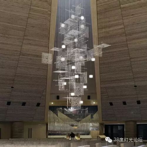 如诗一般存在，这些挑高空间的灯具别错过