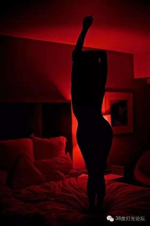 光，色 五部曲之红