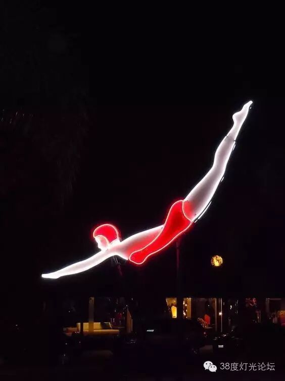 光，色 五部曲之红