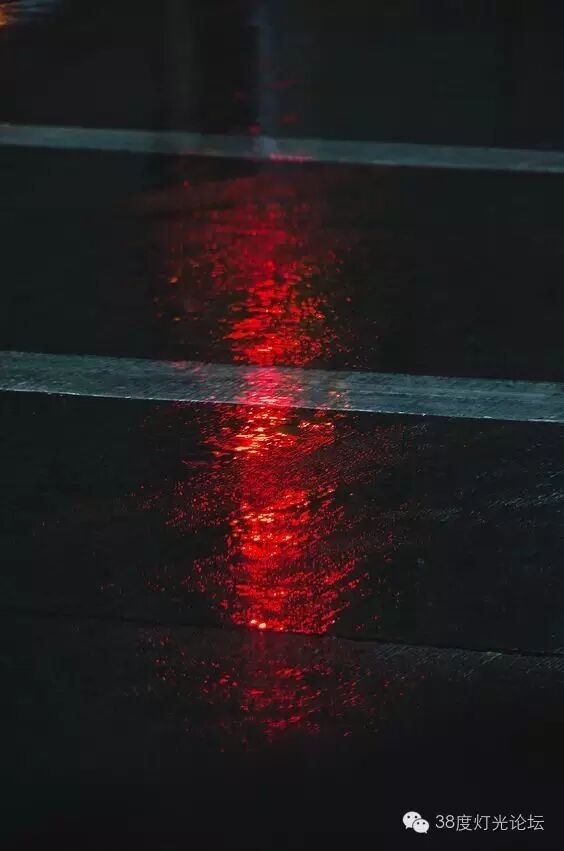 光，色 五部曲之红