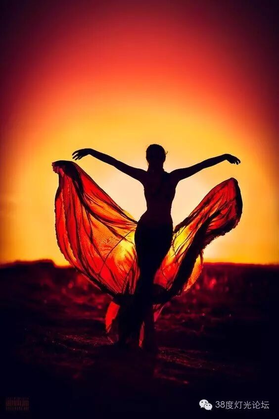 光，色 五部曲之红