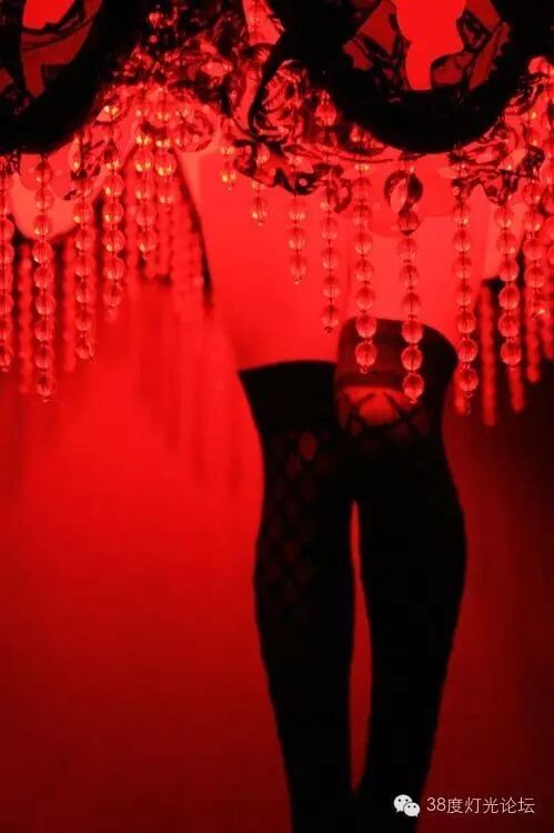 光，色 五部曲之红