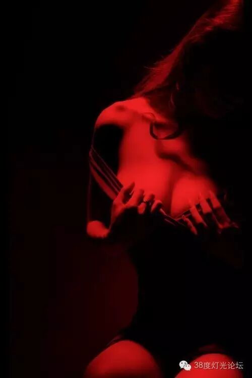 光，色 五部曲之红