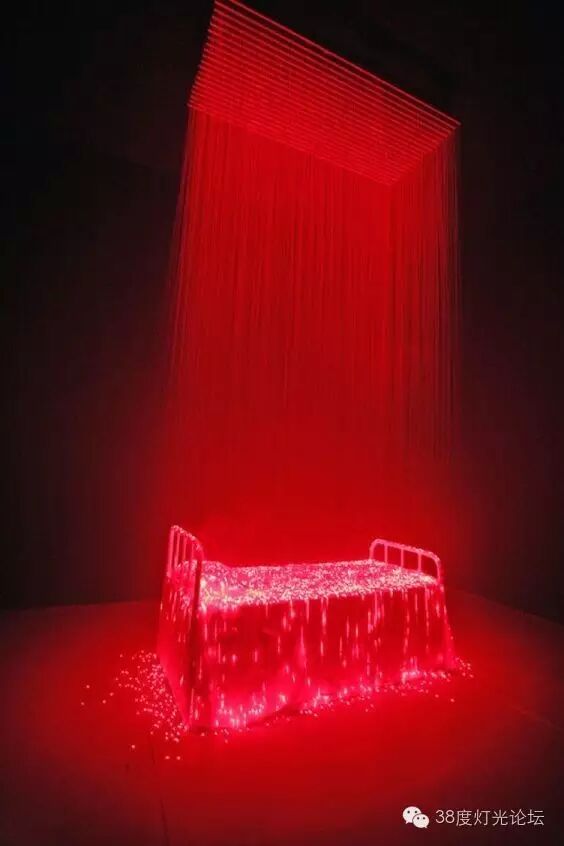 光，色 五部曲之红