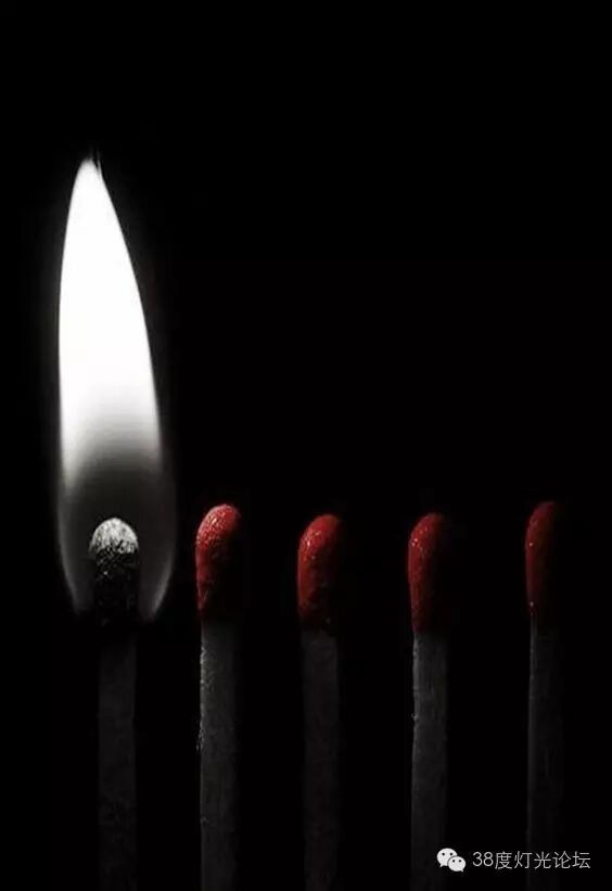 光，色 五部曲之红