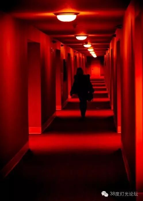 光，色 五部曲之红