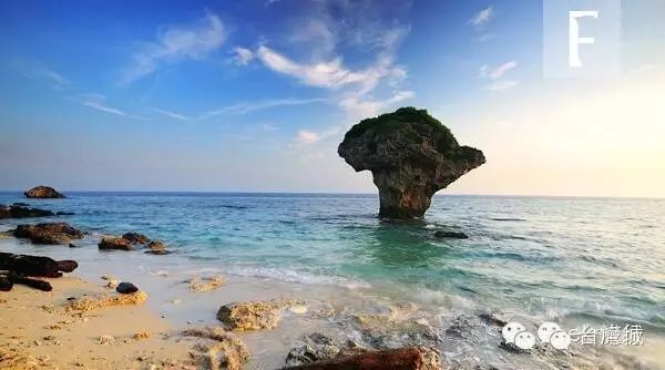 澎湖本岛与白沙岛,西屿岛呈环状连接,三岛中间为著名的澎湖湾.