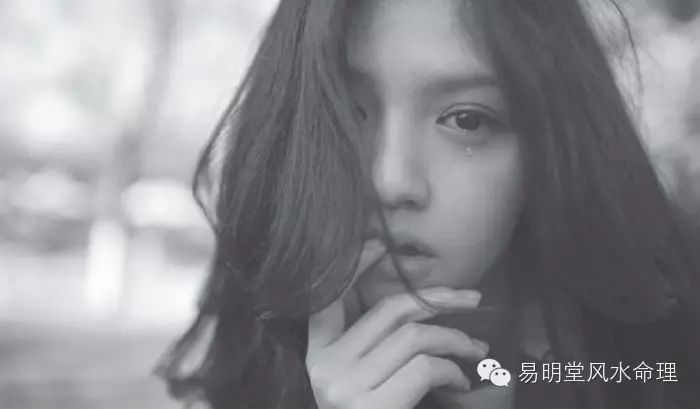 女人上嘴唇厚下嘴唇薄是什么命_嘴唇上薄下厚女生_女人嘴皮上薄下唇厚的命运幸各