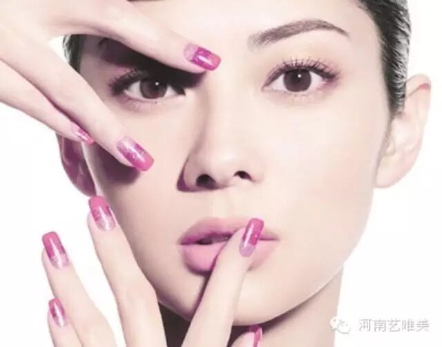 把脸整好了 让＂国民老公“王思聪陪你吃路边摊