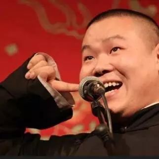 这段相声看十遍笑十遍,岳云鹏和郭德纲儿子郭麒麟挣德云...