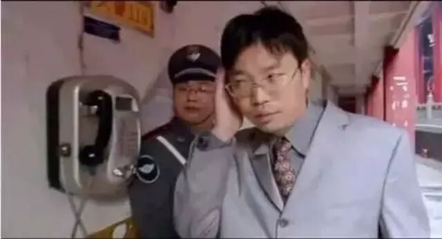 他和黄渤一起成名,现在给黄渤打工,主演了周星驰御用导...