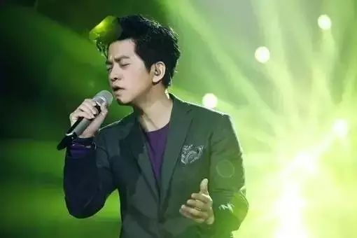 汤唯赞他好男人,李健为他写歌,吴秀波的魅力不止六块腹...