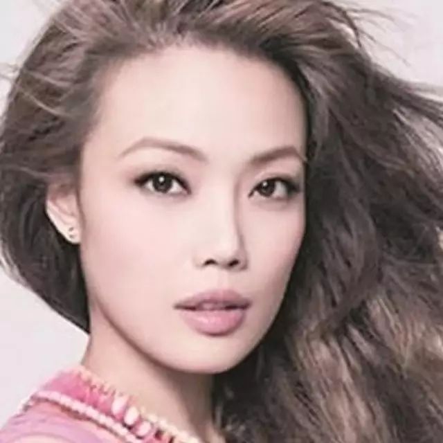 容祖儿补位《我歌》,出道21年,她并不是只有一首《挥着...
