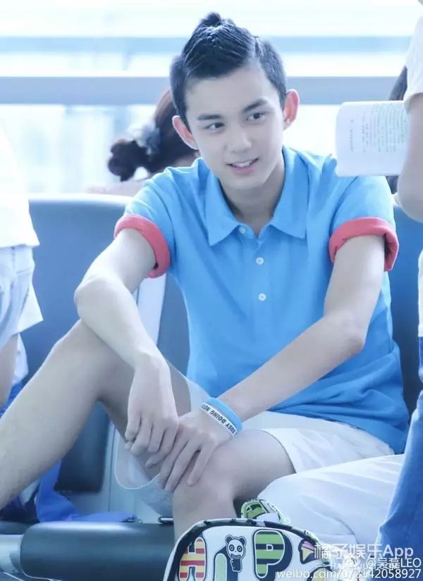 都是17岁,吴磊都露胸肌了,王俊凯你咋还捂这么严?