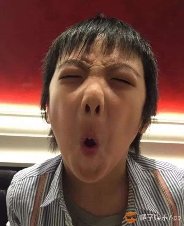 为了让人相信,有时还硬让费曼一人分饰两角有时还跟玩具争儿子给汕头澄海乐拼积木图片