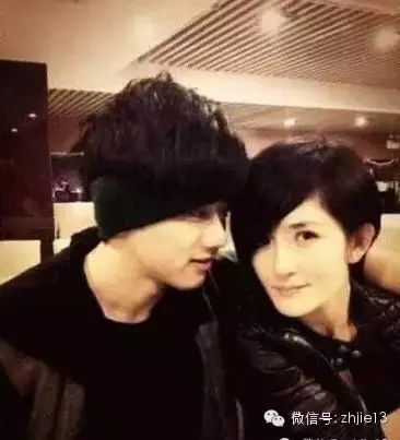张杰谢娜深夜秀恩爱,网友惊呼:你俩咋不上天呢?