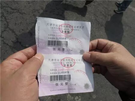 殡仪馆门前“火烧连营” 11辆汽车受损