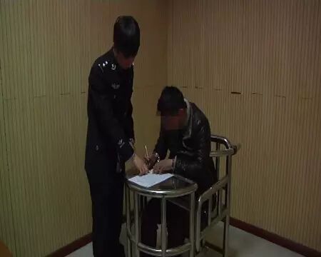 弹弓也能砸车抢劫？警察专治走偏门儿的