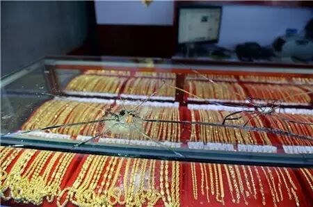 “全民通缉”抢金店的嫌疑人被抓住了