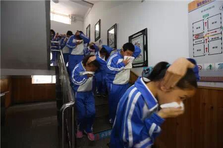 津城阵雨后现“双彩虹”