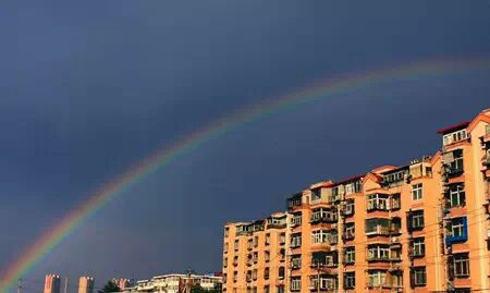 津城阵雨后现“双彩虹”