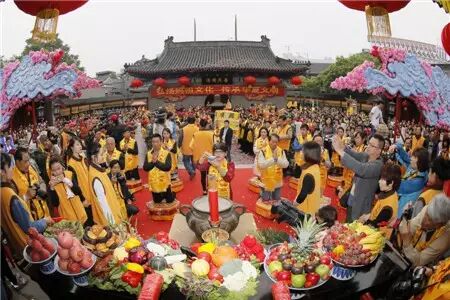 津城阵雨后现“双彩虹”
