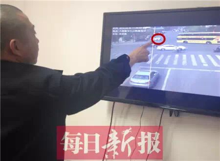 因与男朋友吵架 女司机八纬路上连撞三人