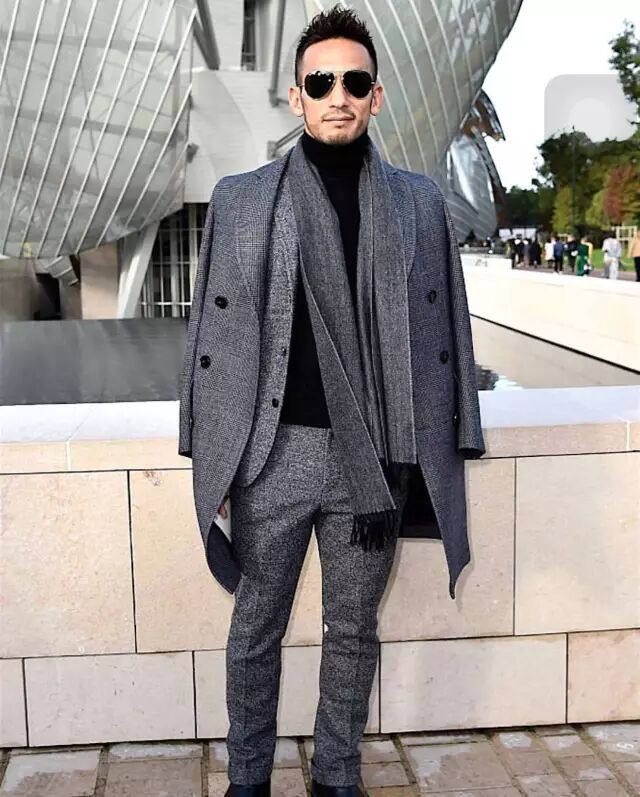 搭配上除了单穿外，还可以内搭白T，简单随性很有层次，同时也会更具亲和力。