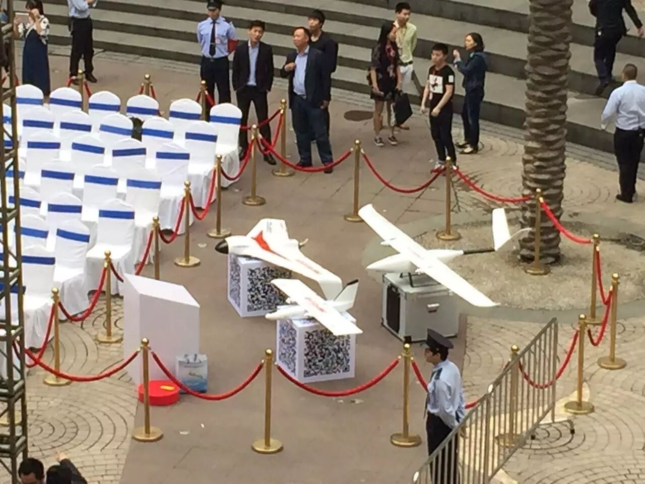 掀起你的蓋頭來~智能鳥無人機(jī)為光谷"天空城"開業(yè)揭幕 