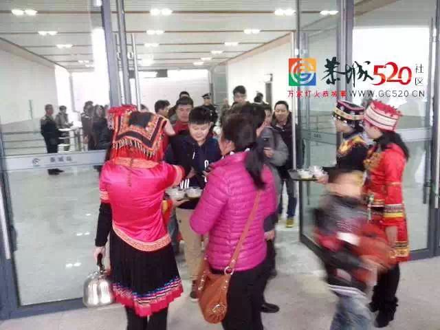 恭城站今日开通,瑶族同胞载歌载舞喜迎动车进瑶乡162 / 作者:520小编 / 帖子ID:107050 恭城站今日开通,瑶族同胞载歌载舞喜迎动车进瑶乡162 / 作者:520小编 / 帖子ID:107050