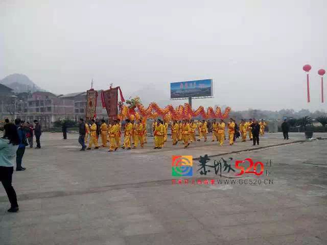 恭城站今日开通,瑶族同胞载歌载舞喜迎动车进瑶乡978 / 作者:520小编 / 帖子ID:107050 恭城站今日开通,瑶族同胞载歌载舞喜迎动车进瑶乡978 / 作者:520小编 / 帖子ID:107050