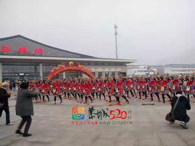 恭城站今日开通,瑶族同胞载歌载舞喜迎动车进瑶乡725 / 作者:520小编 / 帖子ID:107050 恭城站今日开通,瑶族同胞载歌载舞喜迎动车进瑶乡725 / 作者:520小编 / 帖子ID:107050