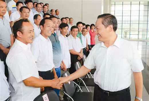恭城好支书伍锡品(照片更正)106 / 作者:俗人 / 帖子ID:107318 恭城好支书伍锡品(照片更正)106 / 作者:俗人 / 帖子ID:107318