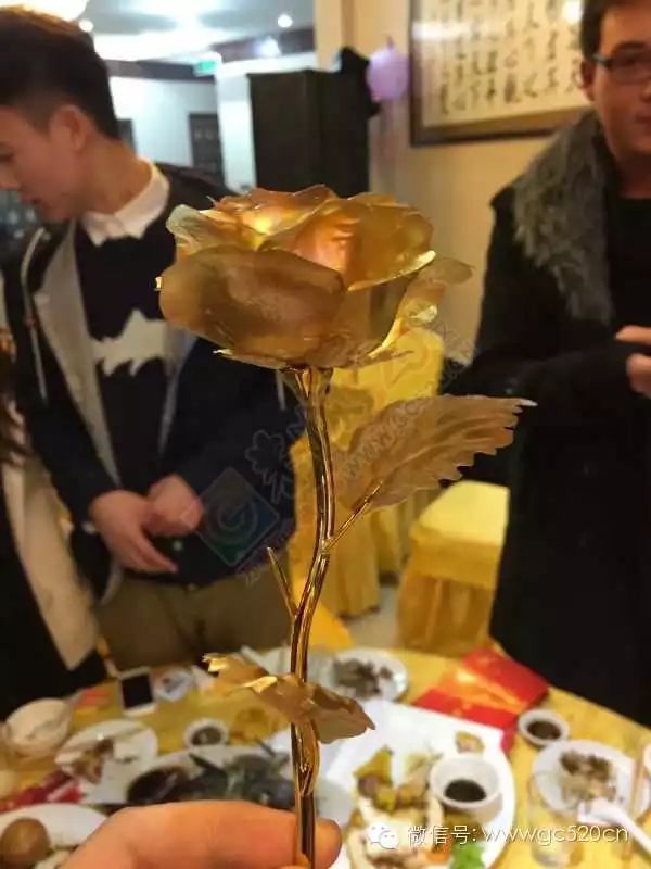 520社区年会精彩纷呈,幸运小伙抽中钻戒和金玫瑰收获爱情184 / 作者:结局、丆過如此 / 帖子ID:112175 520社区年会精彩纷呈,幸运小伙抽中钻戒和金玫瑰收获爱情184 / 作者:结局、丆過如此 / 帖子ID:112175