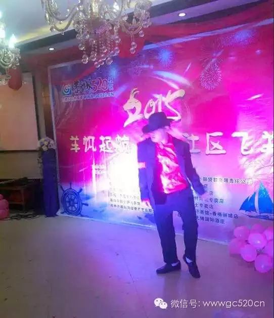 520社区年会精彩纷呈,幸运小伙抽中钻戒和金玫瑰收获爱情732 / 作者:结局、丆過如此 / 帖子ID:112175 520社区年会精彩纷呈,幸运小伙抽中钻戒和金玫瑰收获爱情732 / 作者:结局、丆過如此 / 帖子ID:112175