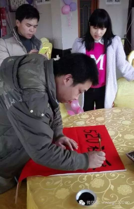 520社区年会精彩纷呈,幸运小伙抽中钻戒和金玫瑰收获爱情688 / 作者:结局、丆過如此 / 帖子ID:112175 520社区年会精彩纷呈,幸运小伙抽中钻戒和金玫瑰收获爱情688 / 作者:结局、丆過如此 / 帖子ID:112175