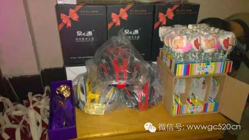 520社区年会精彩纷呈,幸运小伙抽中钻戒和金玫瑰收获爱情535 / 作者:结局、丆過如此 / 帖子ID:112175 520社区年会精彩纷呈,幸运小伙抽中钻戒和金玫瑰收获爱情535 / 作者:结局、丆過如此 / 帖子ID:112175