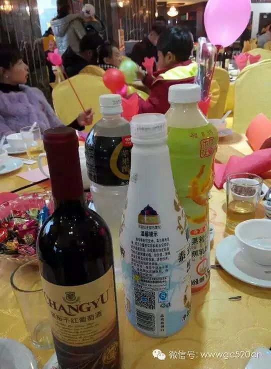 520社区年会精彩纷呈,幸运小伙抽中钻戒和金玫瑰收获爱情823 / 作者:结局、丆過如此 / 帖子ID:112175 520社区年会精彩纷呈,幸运小伙抽中钻戒和金玫瑰收获爱情823 / 作者:结局、丆過如此 / 帖子ID:112175