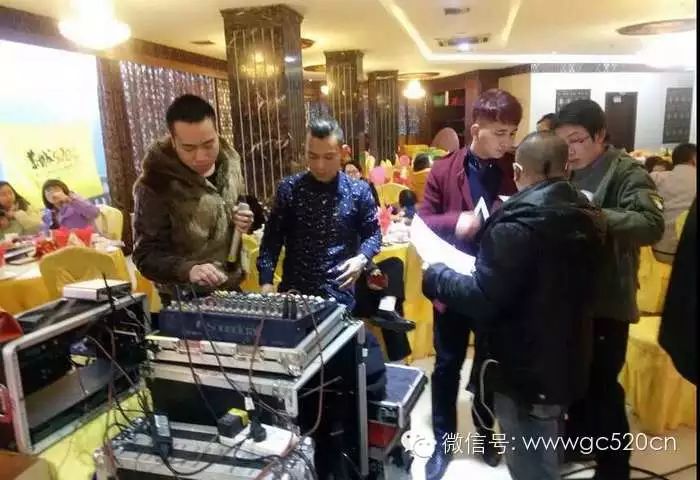 520社区年会精彩纷呈,幸运小伙抽中钻戒和金玫瑰收获爱情607 / 作者:结局、丆過如此 / 帖子ID:112175 520社区年会精彩纷呈,幸运小伙抽中钻戒和金玫瑰收获爱情607 / 作者:结局、丆過如此 / 帖子ID:112175