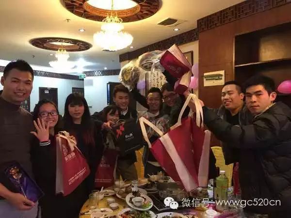 520社区年会精彩纷呈,幸运小伙抽中钻戒和金玫瑰收获爱情708 / 作者:结局、丆過如此 / 帖子ID:112175 520社区年会精彩纷呈,幸运小伙抽中钻戒和金玫瑰收获爱情708 / 作者:结局、丆過如此 / 帖子ID:112175