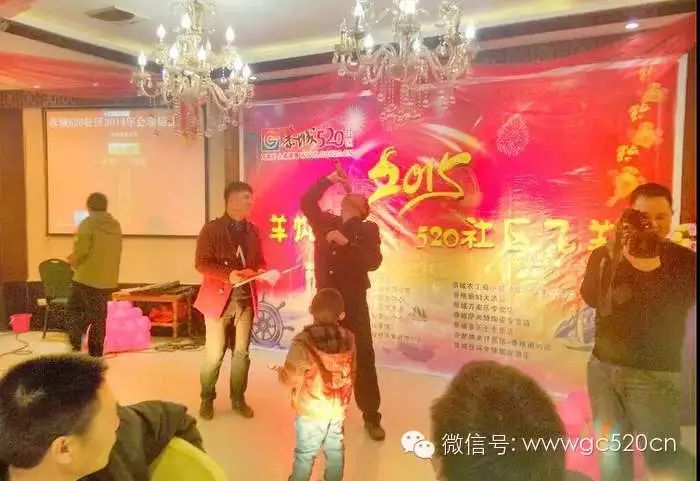 520社区年会精彩纷呈,幸运小伙抽中钻戒和金玫瑰收获爱情517 / 作者:结局、丆過如此 / 帖子ID:112175 520社区年会精彩纷呈,幸运小伙抽中钻戒和金玫瑰收获爱情517 / 作者:结局、丆過如此 / 帖子ID:112175