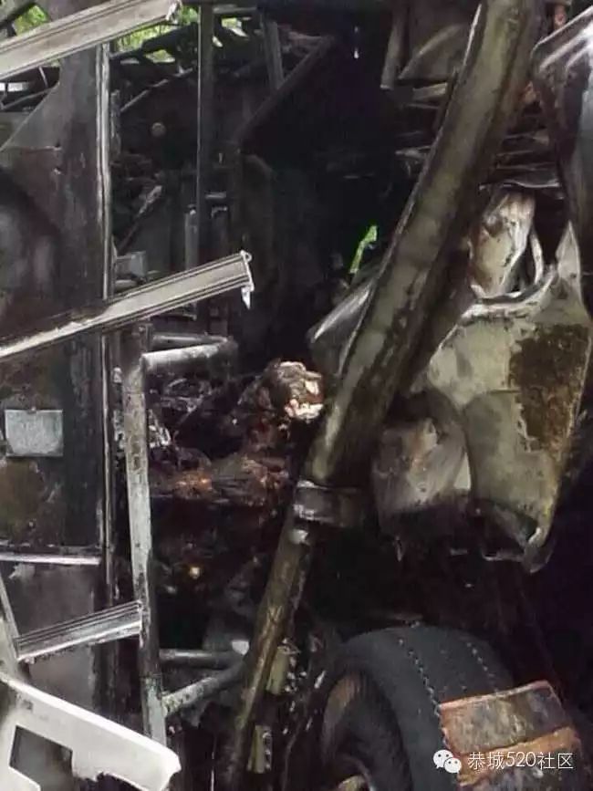 恭城重大车祸,大巴与水泥罐车相撞起火后烧毁,四人死亡733 / 作者:罗少爷 / 帖子ID:117610 恭城重大车祸,大巴与水泥罐车相撞起火后烧毁,四人死亡733 / 作者:罗少爷 / 帖子ID:117610