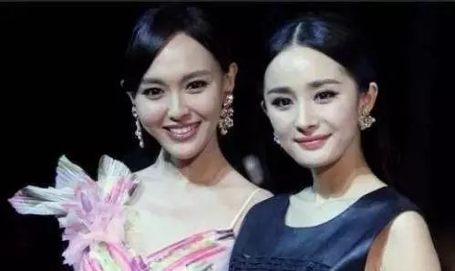 女星合照总有一丑,赵丽颖杨幂刘亦菲完胜,嫩才是关键