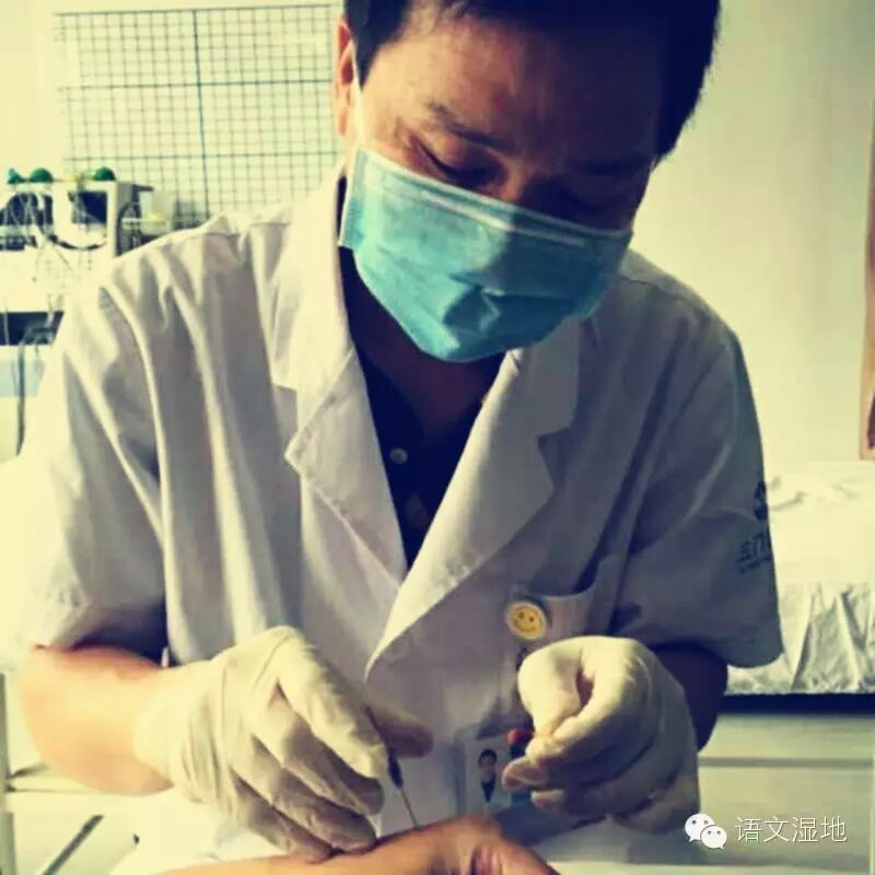【婷婷专栏】能从病人身体里摸出麻将和手机的医生，你见过吗？