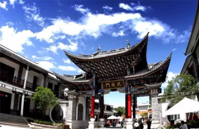 丽江到大理怎么去比较方便_丽江到大理中间有什么玩的_大理丽江怎么走