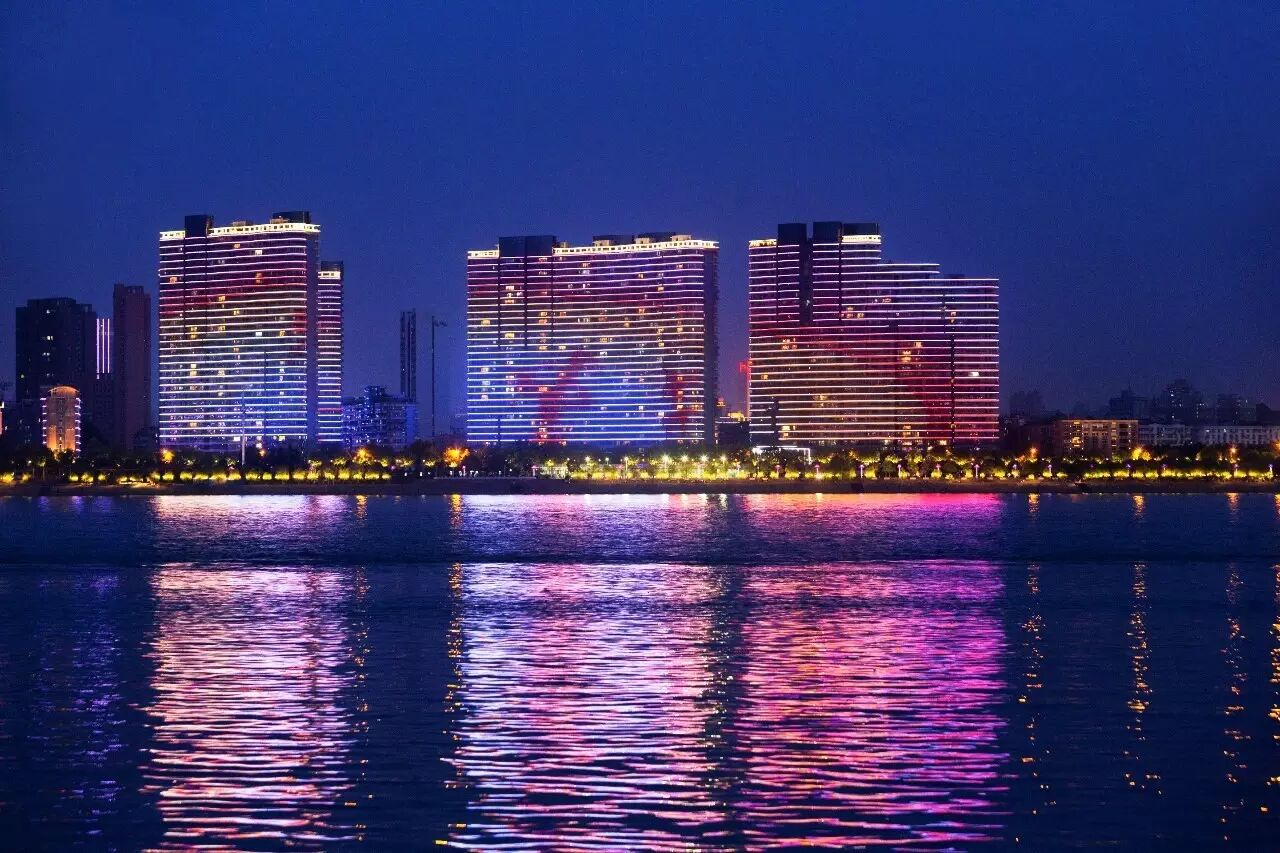 [横空出世·光映江城] 利亚德集团 · 深圳金达照明 —— 邀您品鉴武汉·两江四岸极致灯光秀