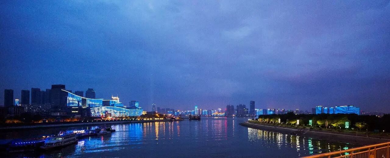 [横空出世·光映江城] 利亚德集团 · 深圳金达照明 —— 邀您品鉴武汉·两江四岸极致灯光秀